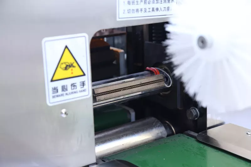 HUAYUAN Wrapper Flow Pack Machine Horizontal Packaging Machine Automatic Packing Machine