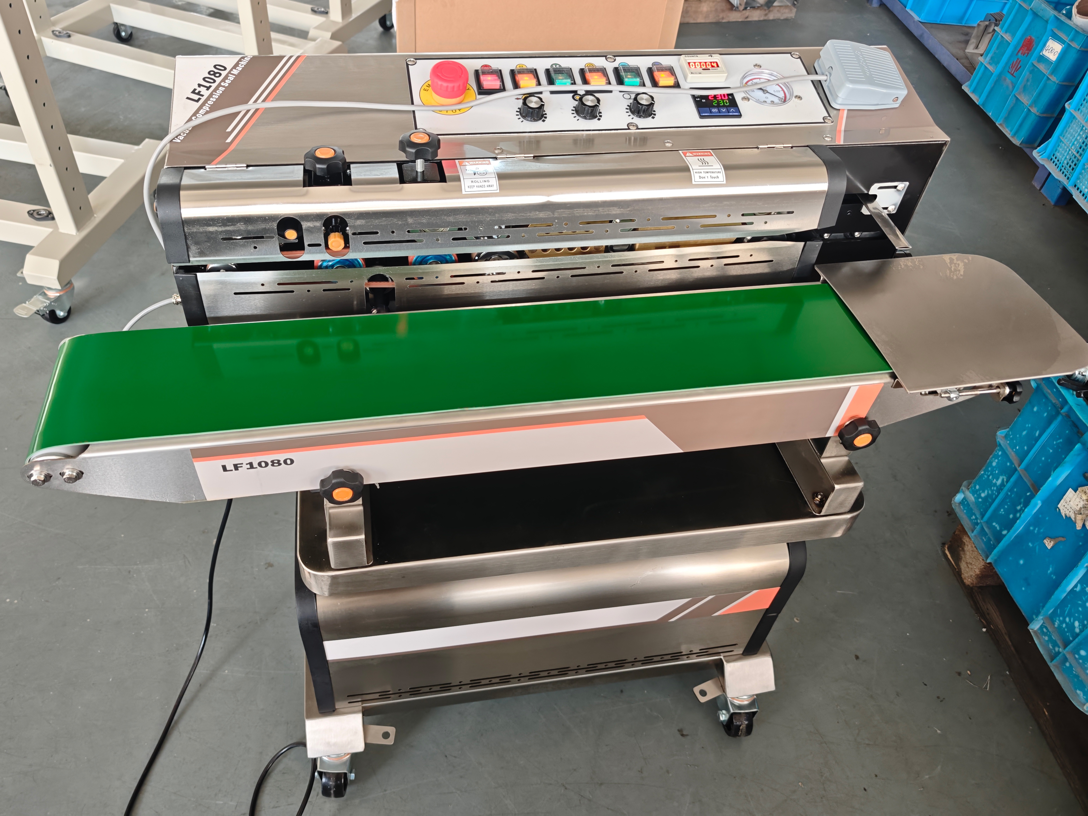 LF1080B Continuous Vacuum Inflatable Packaging Machine Plastic Bag Vacuum Sealing Packer