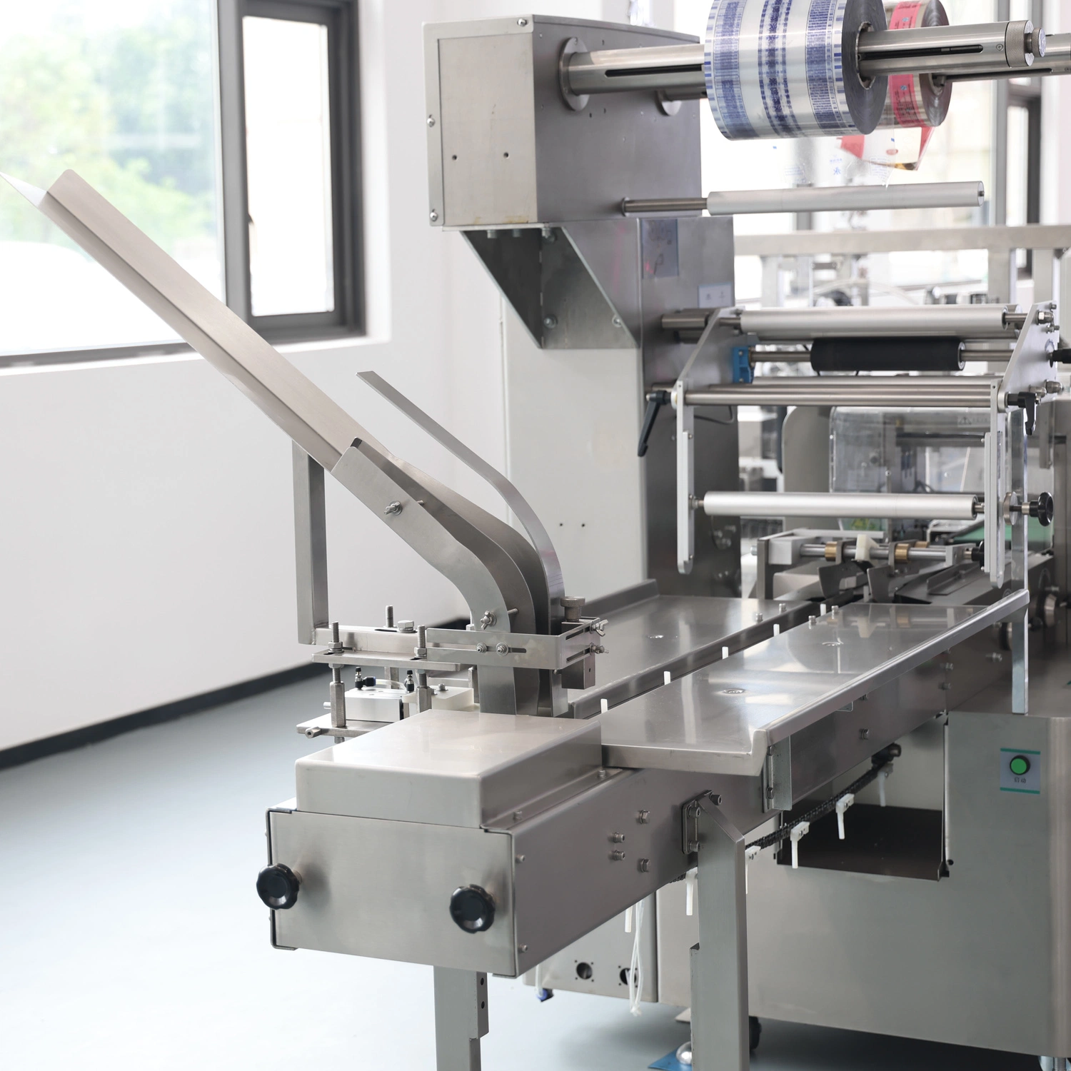 Horizontal Flowpacker Machine,big Pillow Bag Flow Wrapper Packaging Machine Multi-functional Packaging Machine