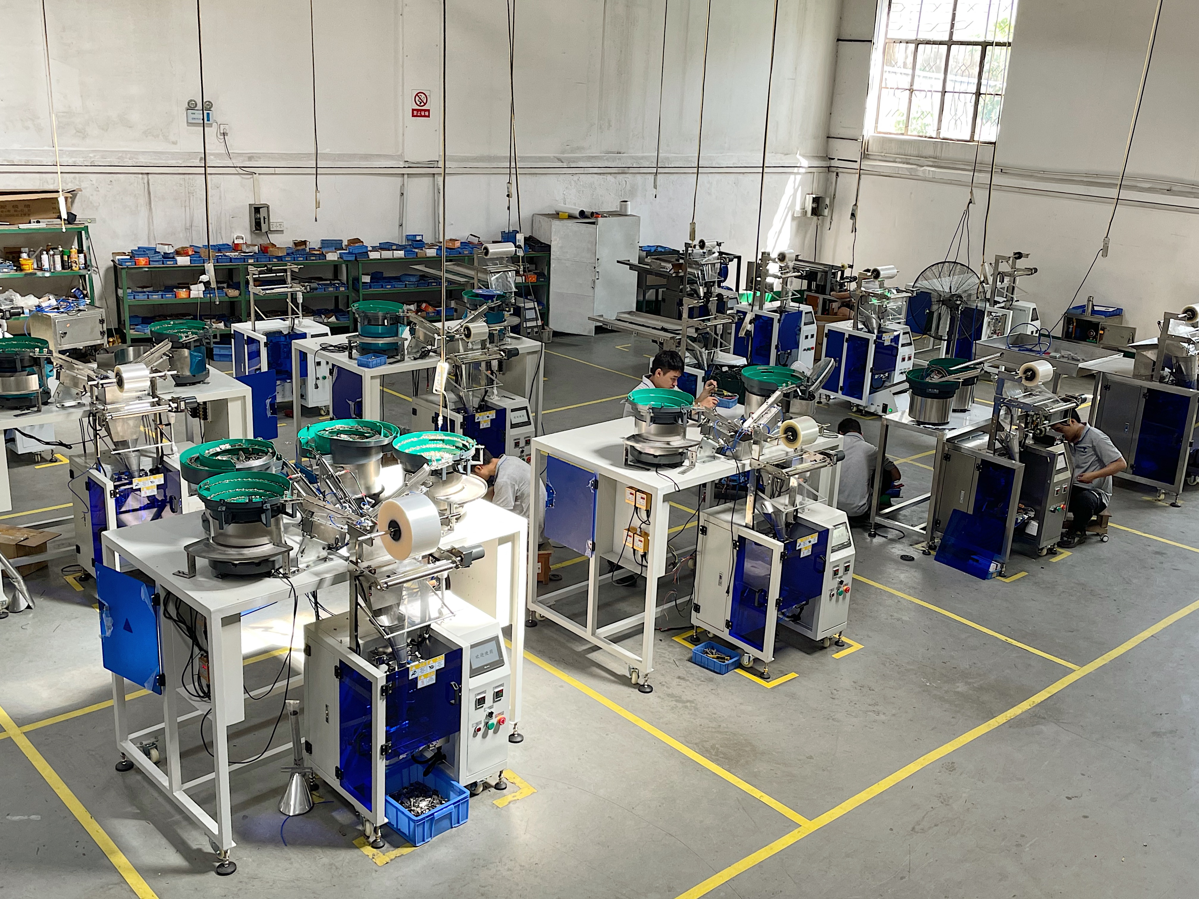 Vertical Hardware Fastener Counting Filling Sealing Pouch Bag Packaging Machines 3 Side Seal Multi Function