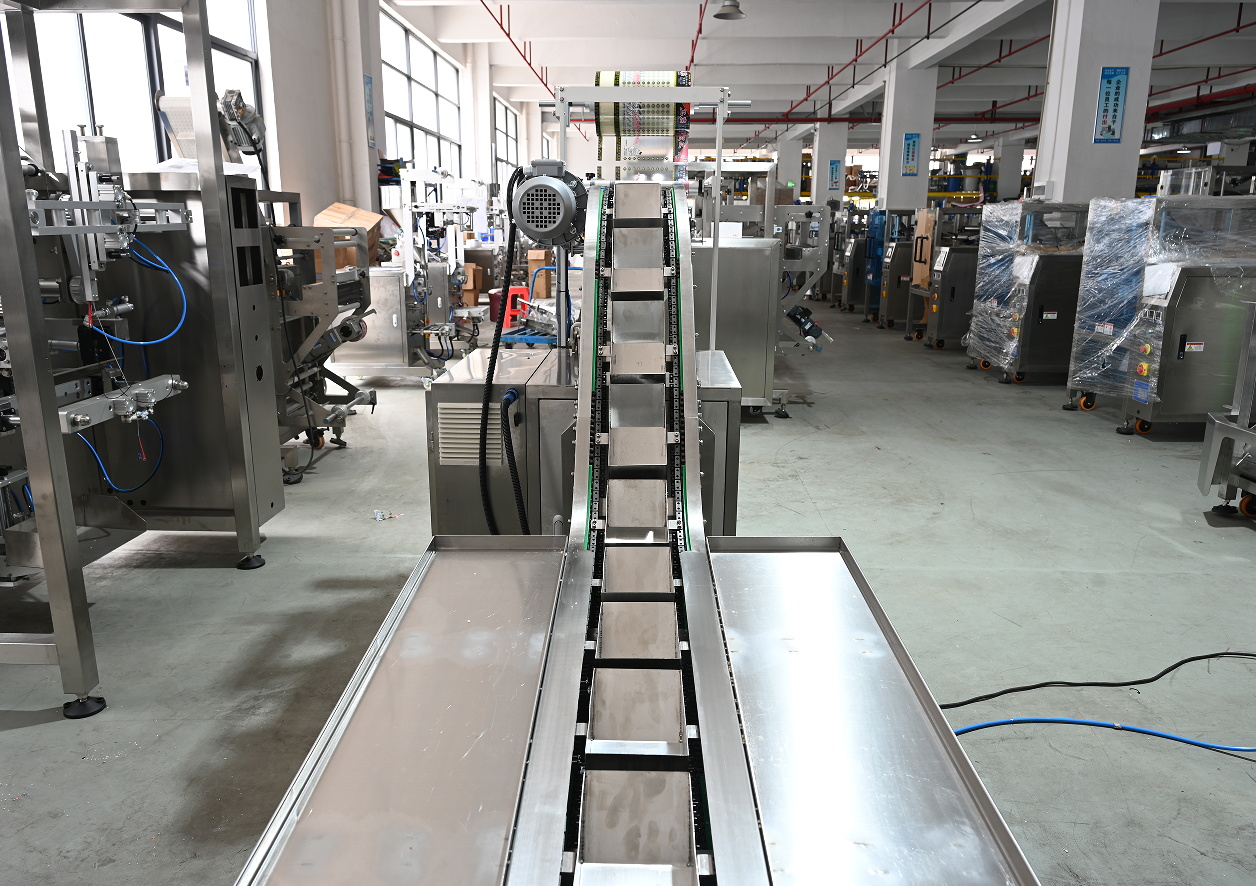 Low Cost Semi-Auto Vertical Roll Film Vertical Packaging Machine Lollipop Snack Small Automatic Material Packaging Equipment