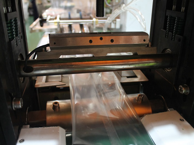 Sealing and Cutting Operation