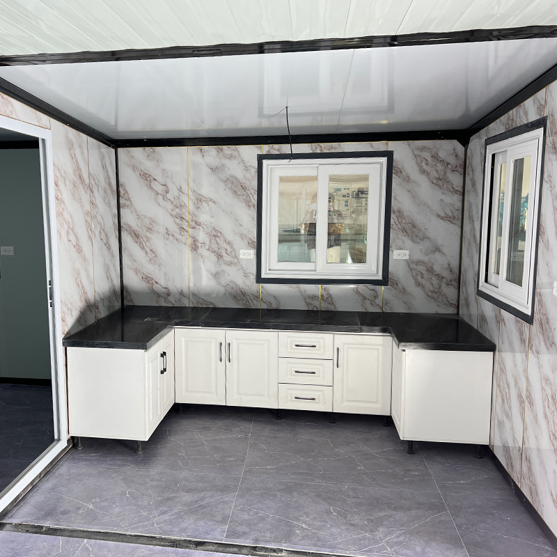 Ready Made Luxury Modular Houses with Bathrooms 20 40 ft Prefab Container House Wooden Solar-powered Container House