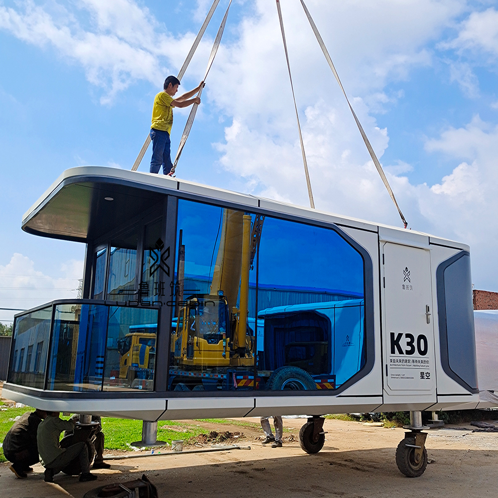 CE Luxury Modern Economical Movable Capsule Hotel Full Bath Room Tiny Container House With Furniture for Resorts