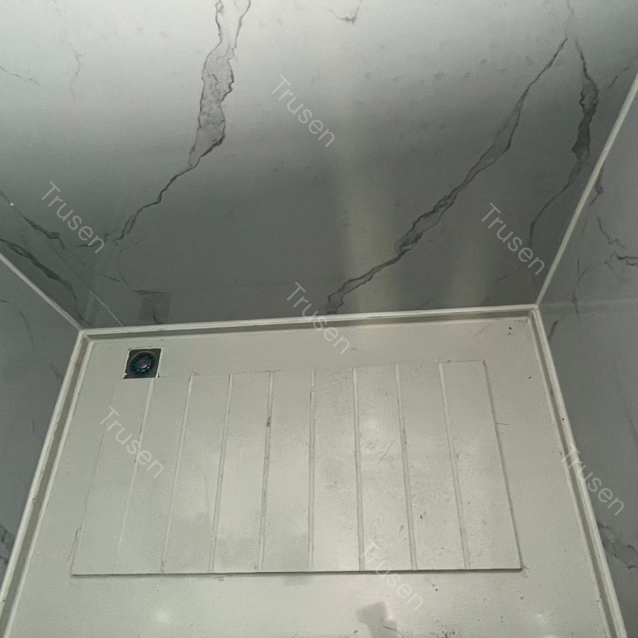 Australian Standards Full Rainproof Terrace Roof Container Apartment Prefab Expandable House Granny Flats With White Guardrail