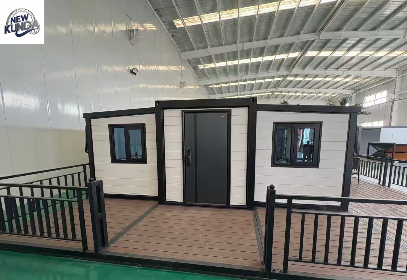 Economical Collapsible Steel Container House Custom Layout Durable Prefab Workers Dorm Outdoor