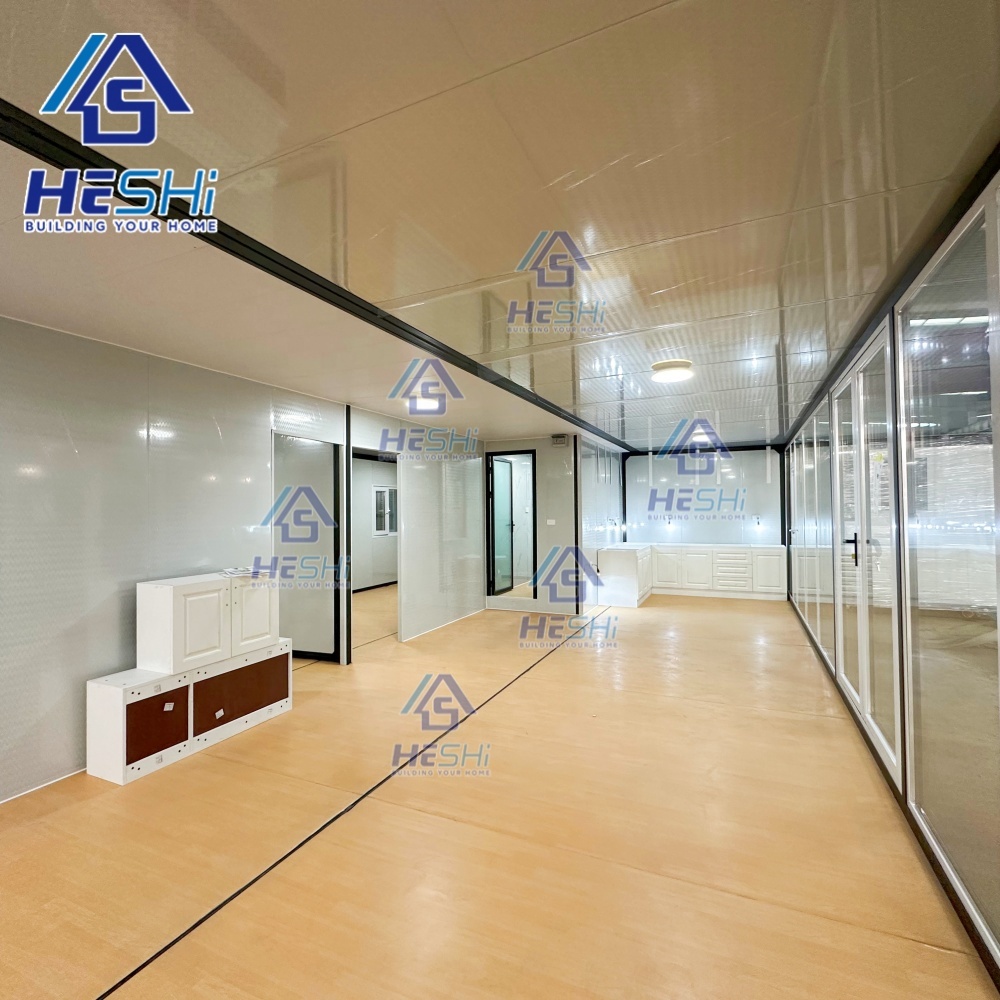Custom Prefabricated Panel 20Ft 40Ft Expandable Container House Prefab Bungalow Home 2 4 5 Bedroom Casas Prefabricadas