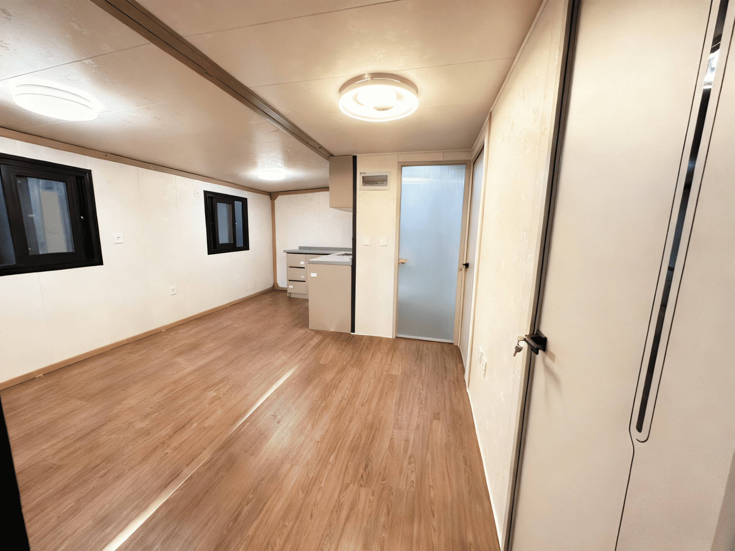 Low Price Prefab Portable Expandable Container House with Warmth Retention Color Customization Available