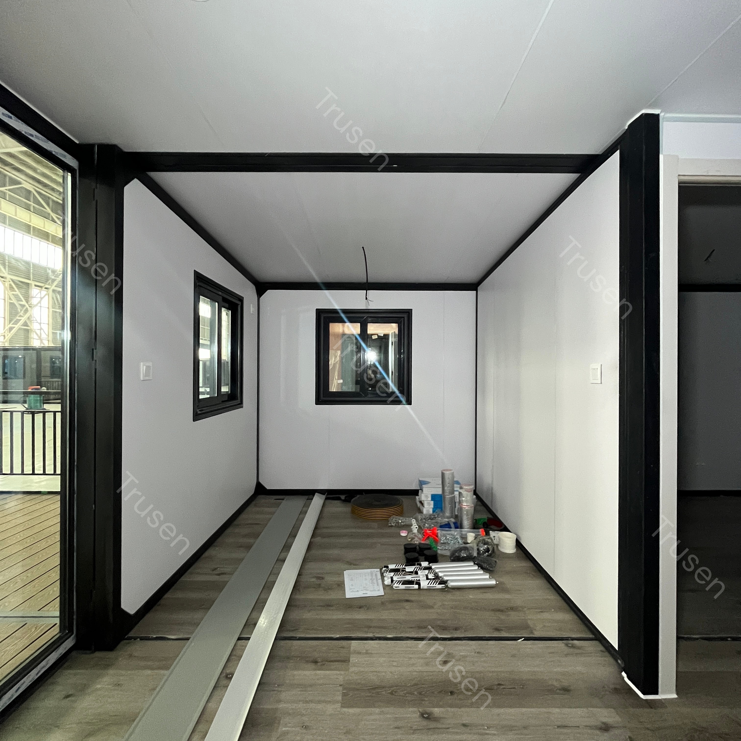 Factory Outlet Direct Custom Design Fully Furnished Prefab Portable Eco Double Wing Folding Room Prefab Building With Terrace