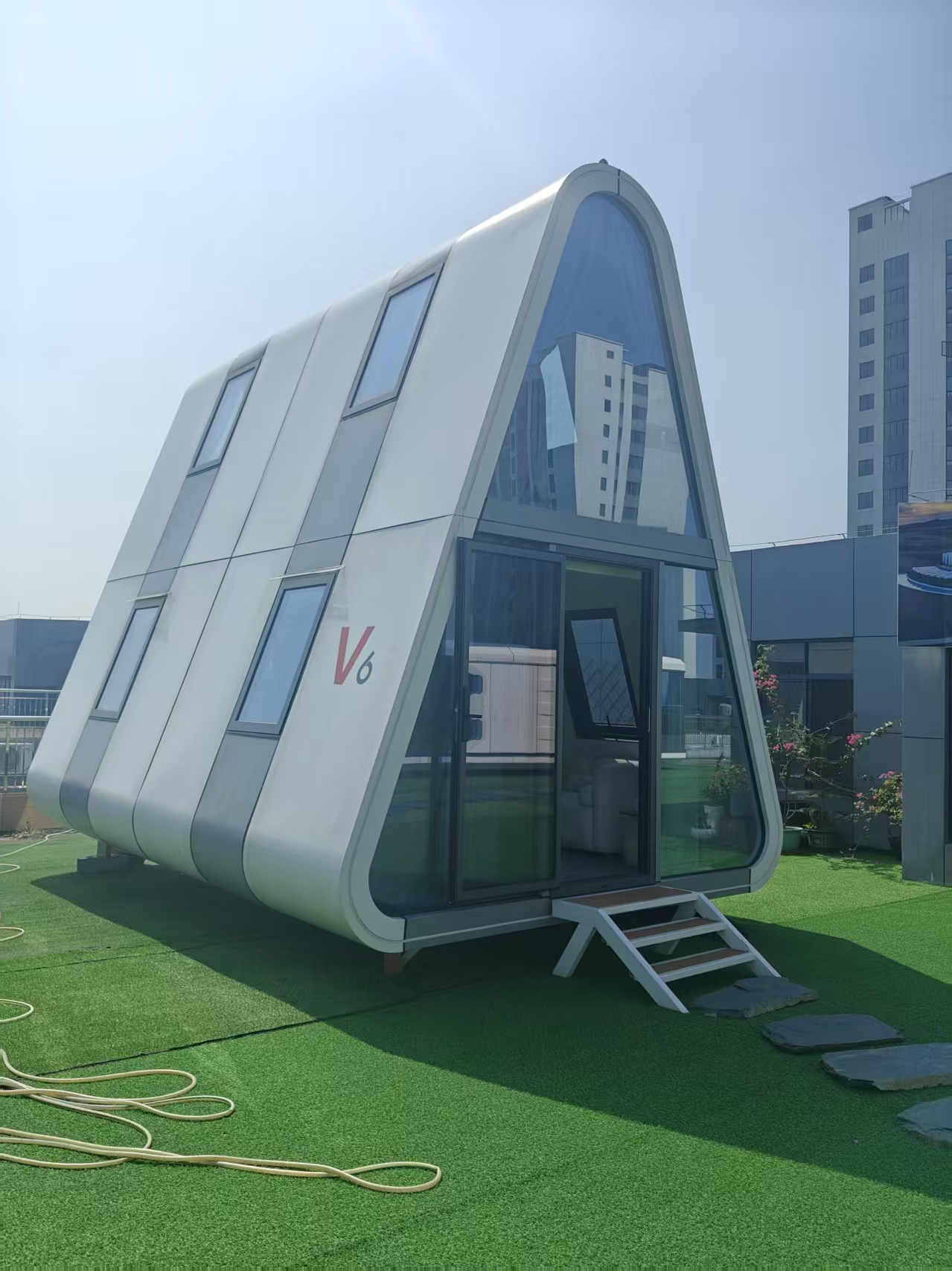 Custom Modern Trendy Tiny Mobile Outdoor Luxury Modular Prefab Home Triangular Steel House 2 Bedroom Villa for Vacation Travel
