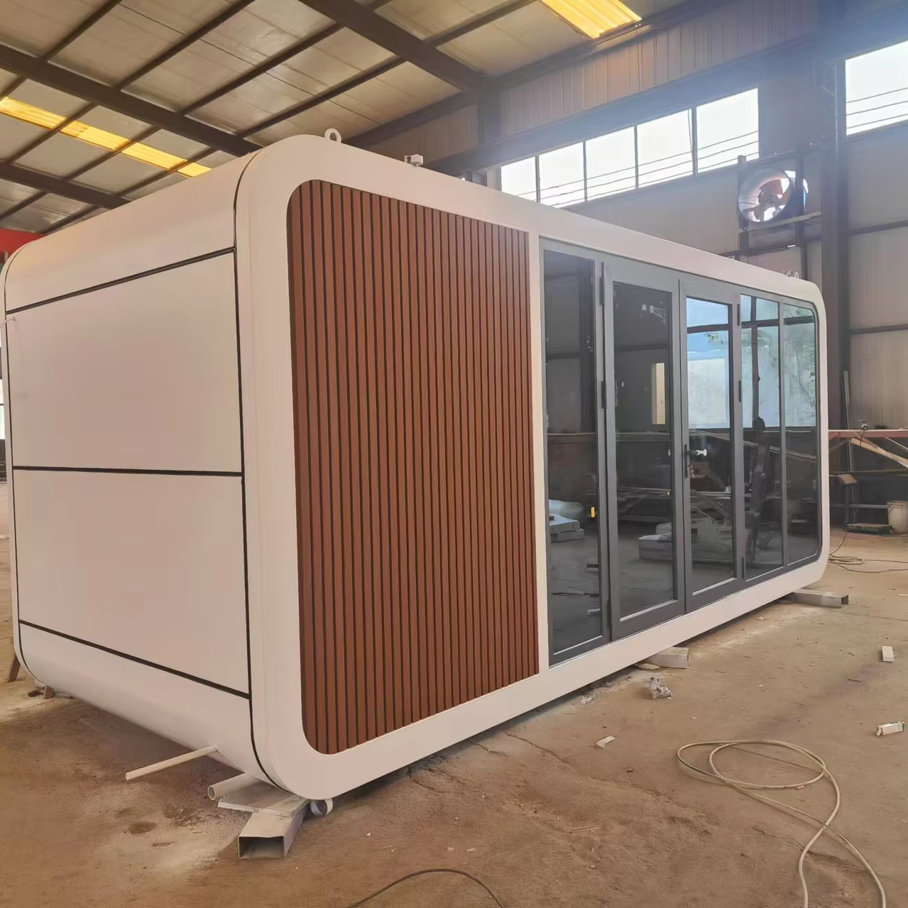 Custom Luxury Modular 20ft 40ft Villa Prefabricated Steel Waterproof Green House Cabin Office Portable Home