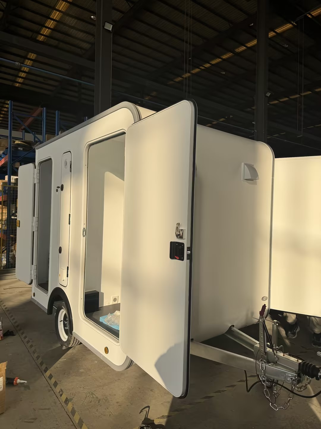 2026 New Design Smoking Pod Smoking Trailer Living Room Pods With Trailer Mobile Silent Acoustic Cabin Japan