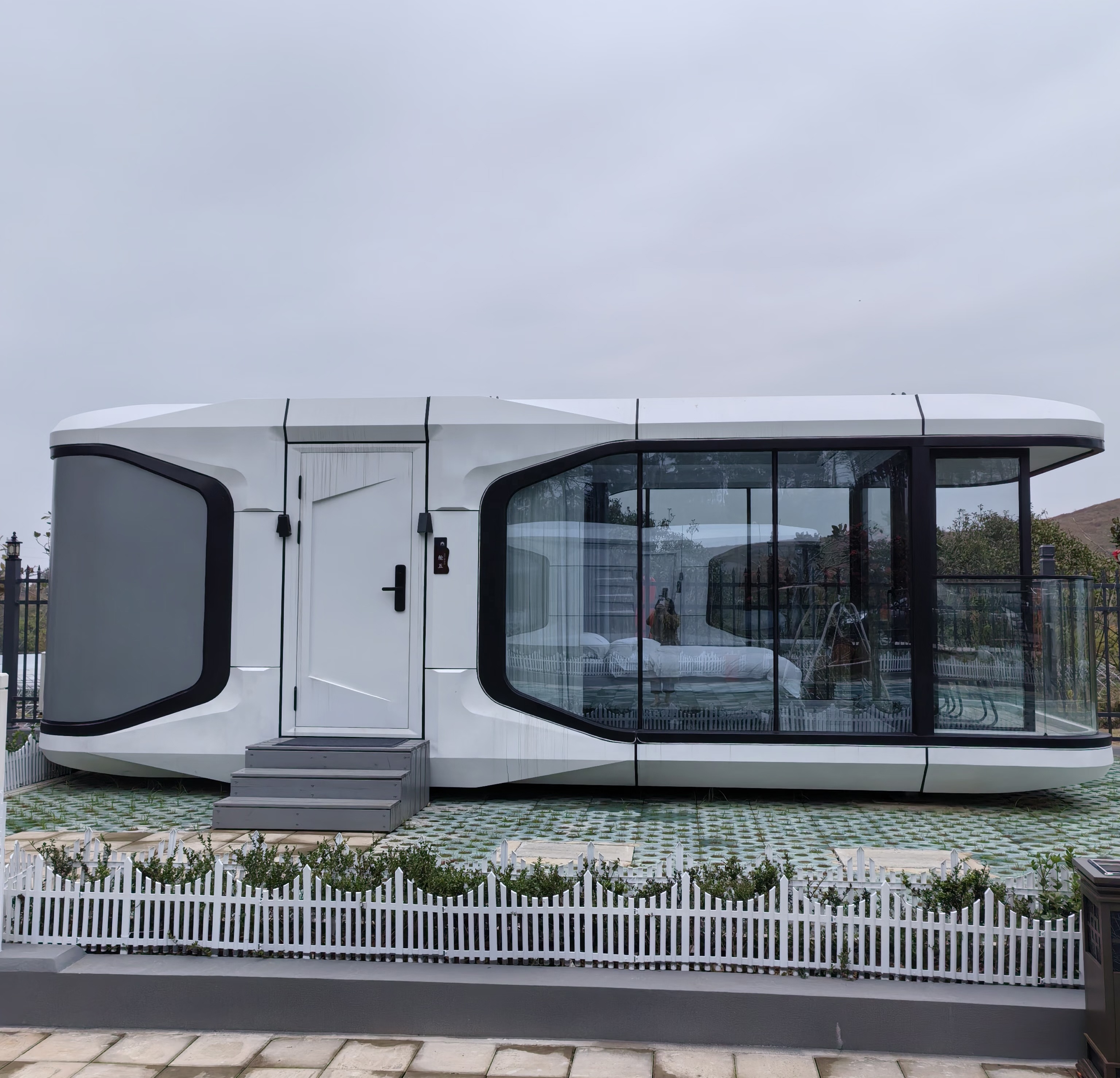 Park Camping Space Hotel Accommodation Space Capsule Modern Design Prefabricated Space Capsule Detachable Smart Mobile Design