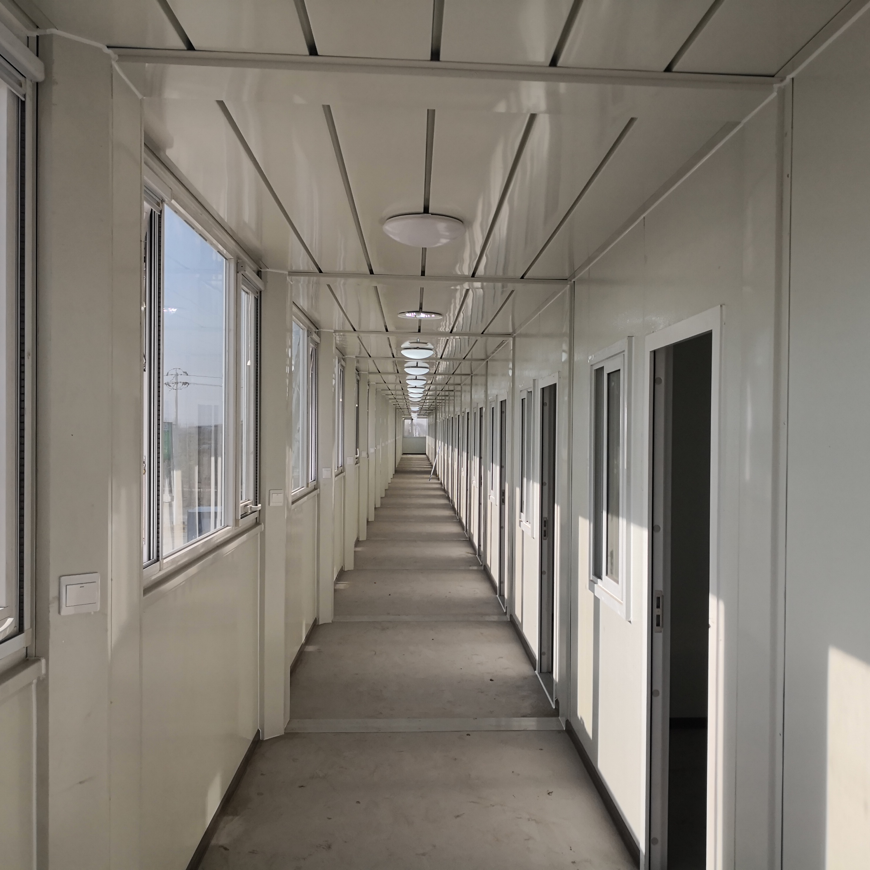 Portable Large 20 40 ft Prefab Flat Pack Two-Story Living Container House Low Cost Villa Hotel Bedroom Mall Units
