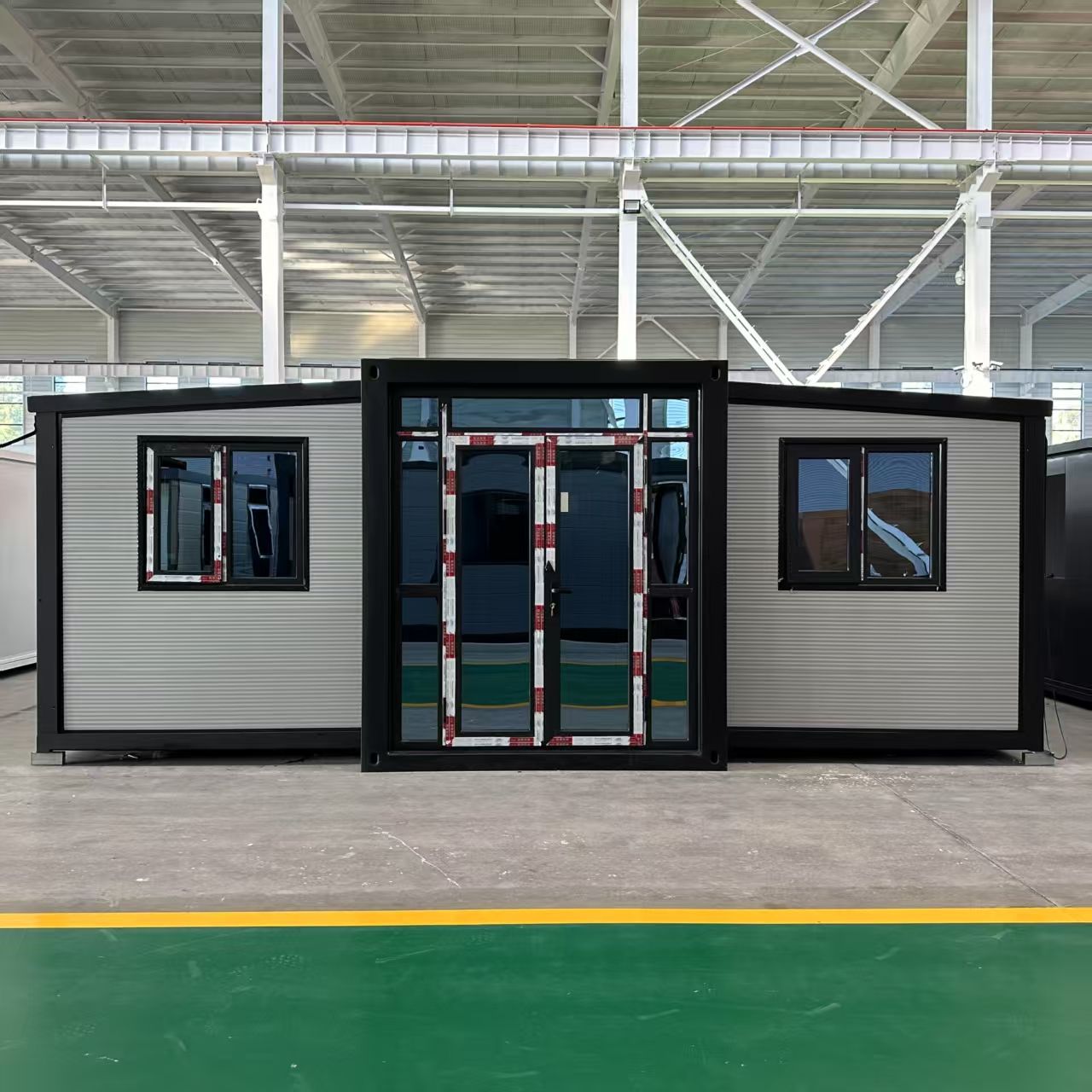 Modern Villa Prefab Expandable Container House Steel Sandwich Panel Easy Installation Rectangle Design for Outdoor Office Living