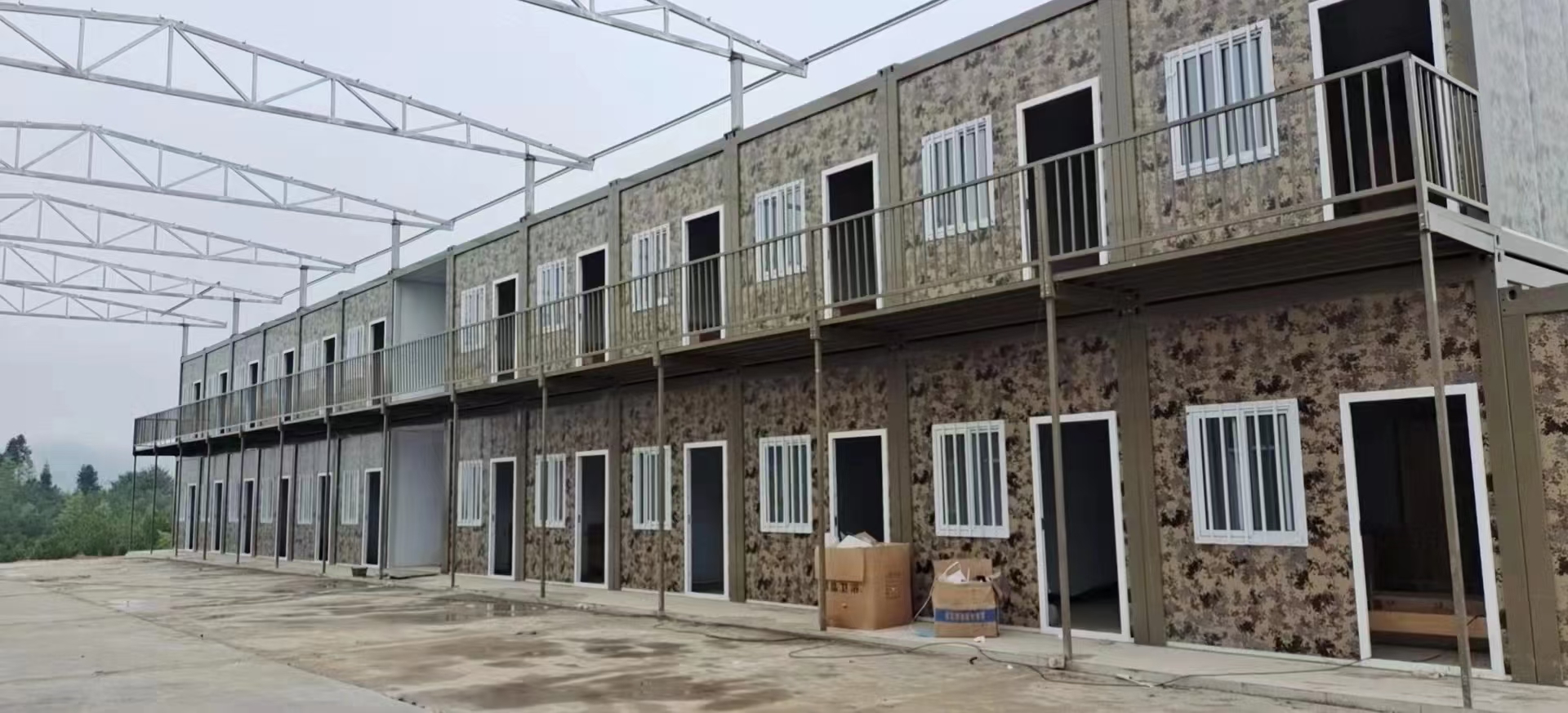Luxury Eco-Friendly Villa Fully Integrated Flat Pack Steel Container Home Customizable for Outdoor Sandwich Panel House Bathroom