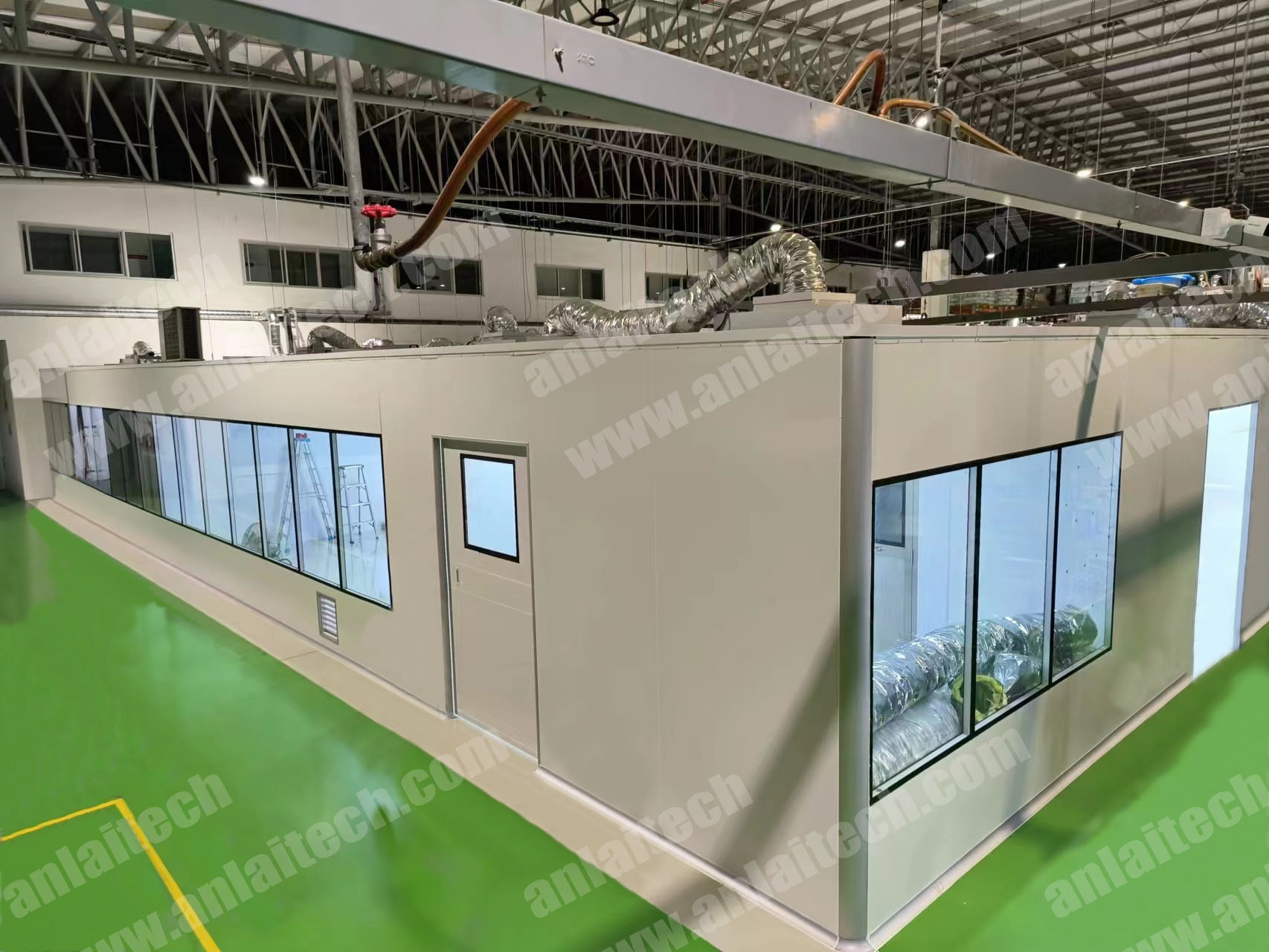 ISO 7 standard cleanroom workspace