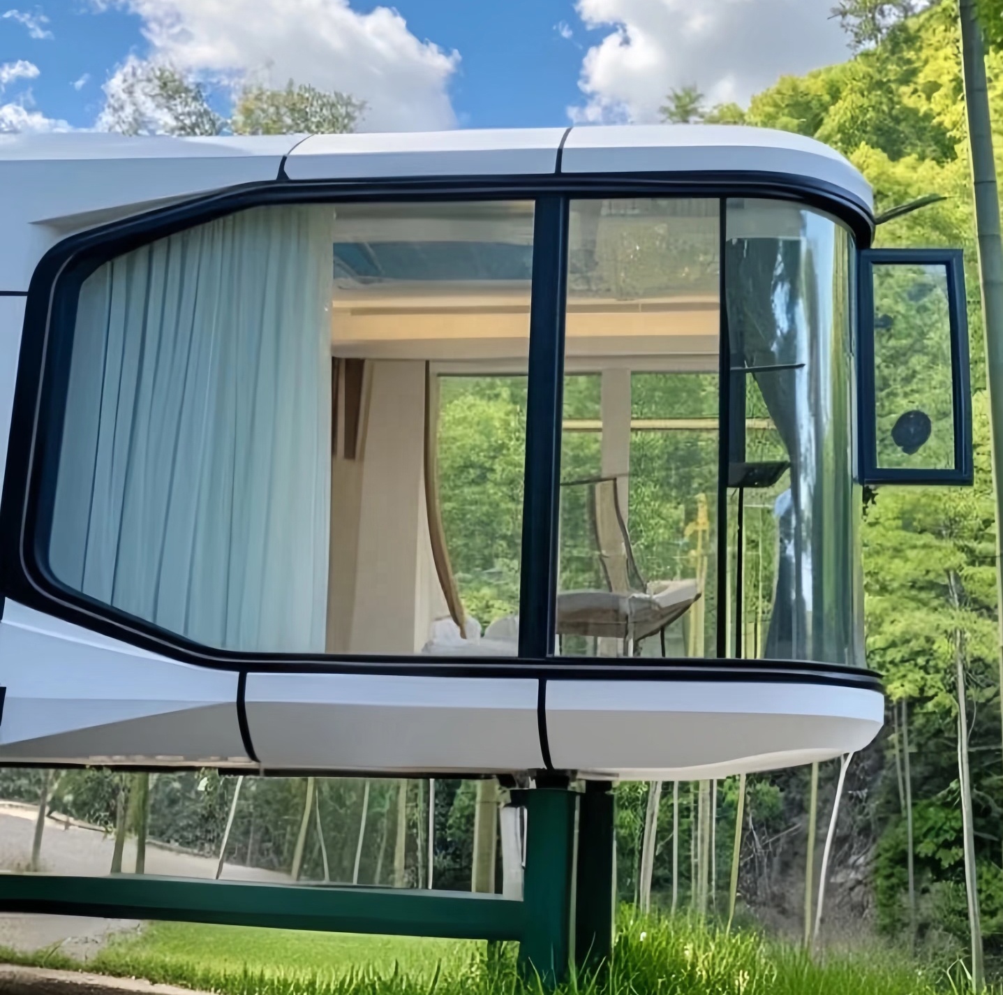 Park Camping Space Hotel Accommodation Space Capsule Modern Design Prefabricated Space Capsule Detachable Smart Mobile Design