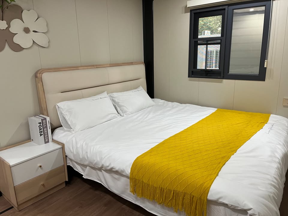 Insulated Portable Collapsible Cabin Mobile Expandable Prefab Living House