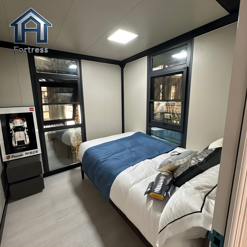 Prefab 20ft 40ft Small Portable Cabin Mobile Homes Folding Expandable Container Tiny House Prefabricated with Veranda Terrace