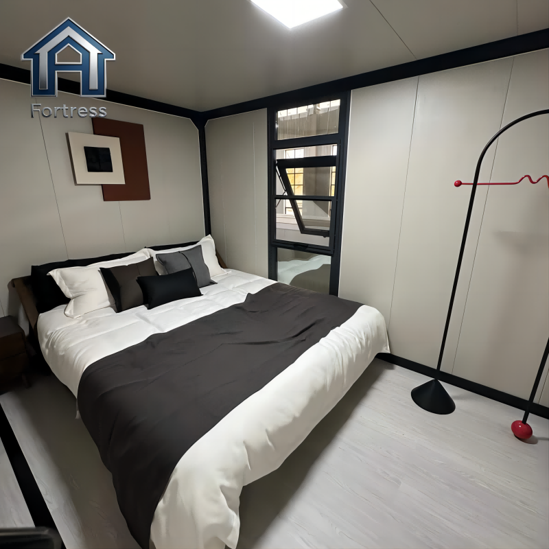 Prefab 20ft 40ft Small Portable Cabin Mobile Homes Folding Expandable Container Tiny House Prefabricated with Veranda Terrace