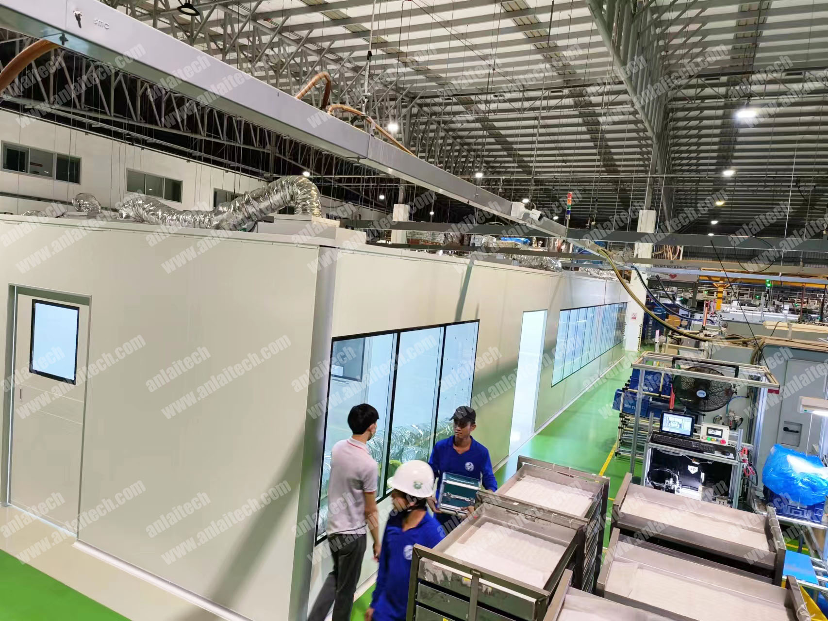 ISO 7 room interior
