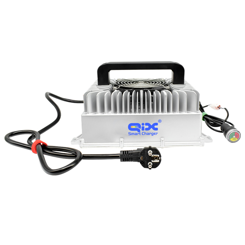 Waterproof Qx3000 Smart Battery Charger for Marine Use