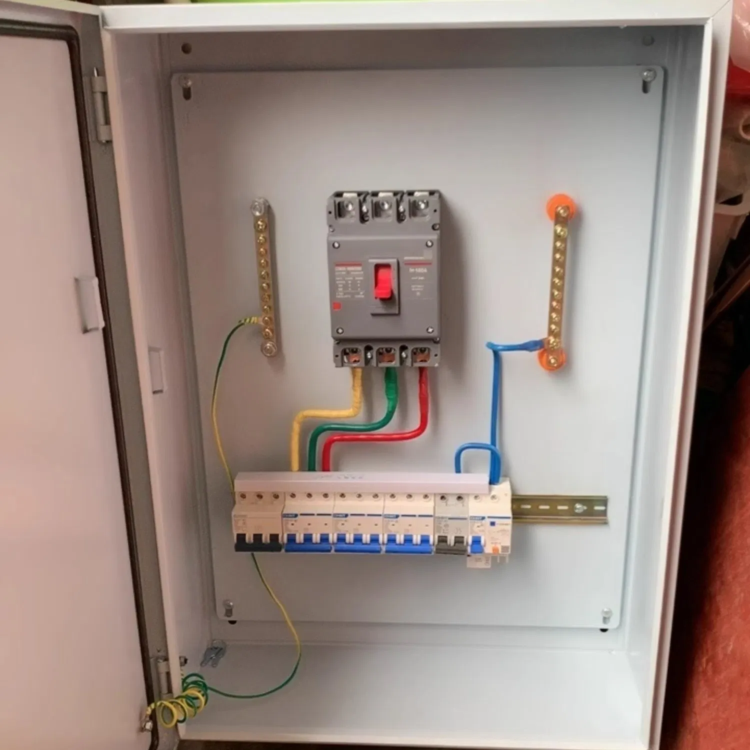 Caixa de Distribuição de Energia em Aço Inoxidável de Alta Qualidade com Painéis de Metal em Pé, à Prova d'Água para Uso Externo