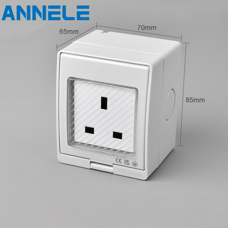 Revestido para o tempo Interruptor de parede protegido IP55 Tomada 2 Tomada de 2 gangues Switch+2