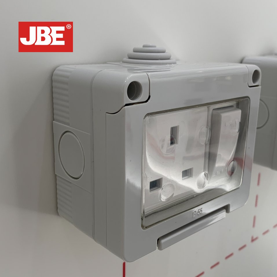 Soquete de Parede à Prova de Tempo Hailar Montado na Superfície 1 com Interruptor de Gangue de Pólo Único, IP55, Cinza