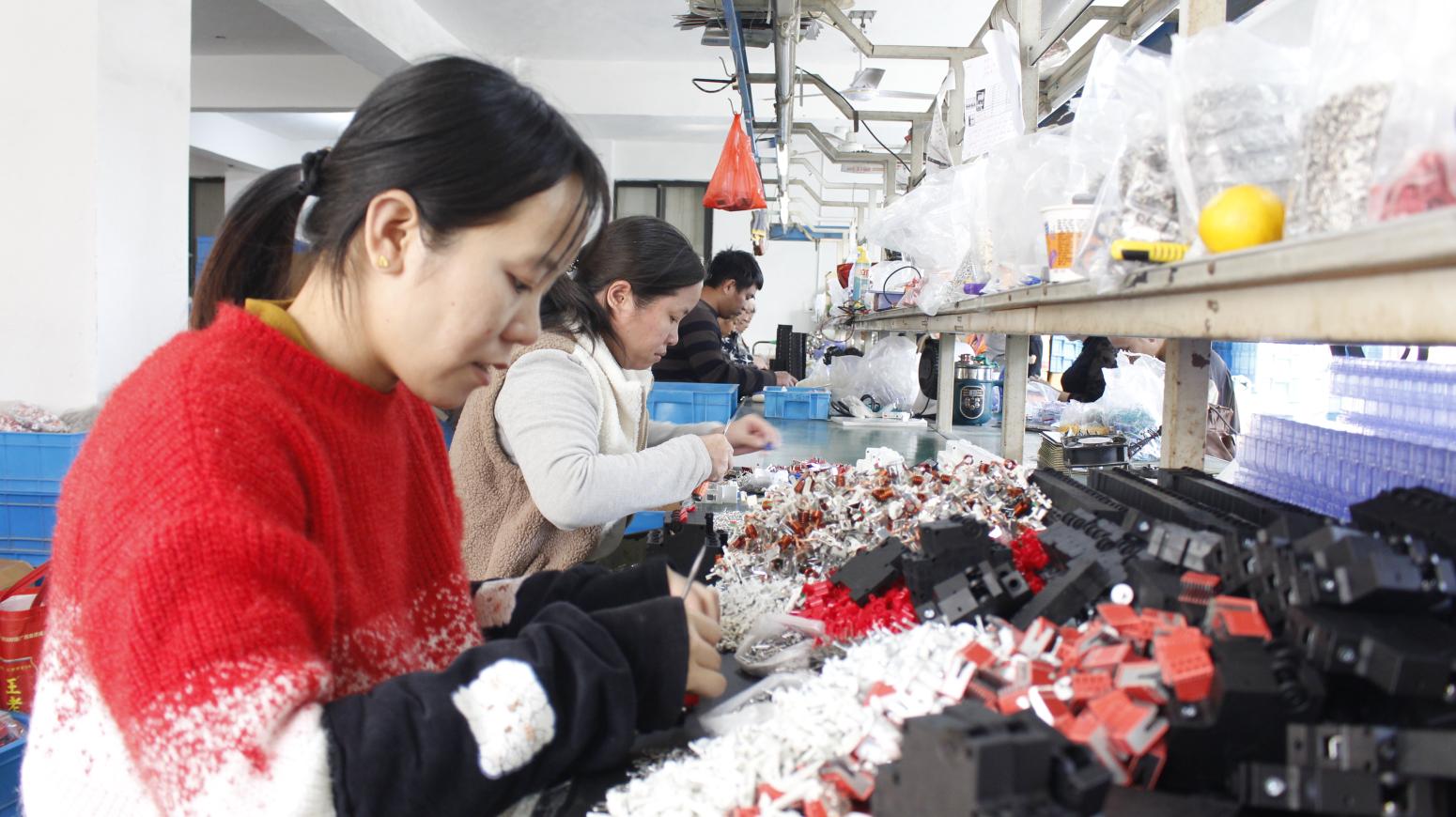 Linha de montagem da fábrica NIB Electric em Wenzhou, China