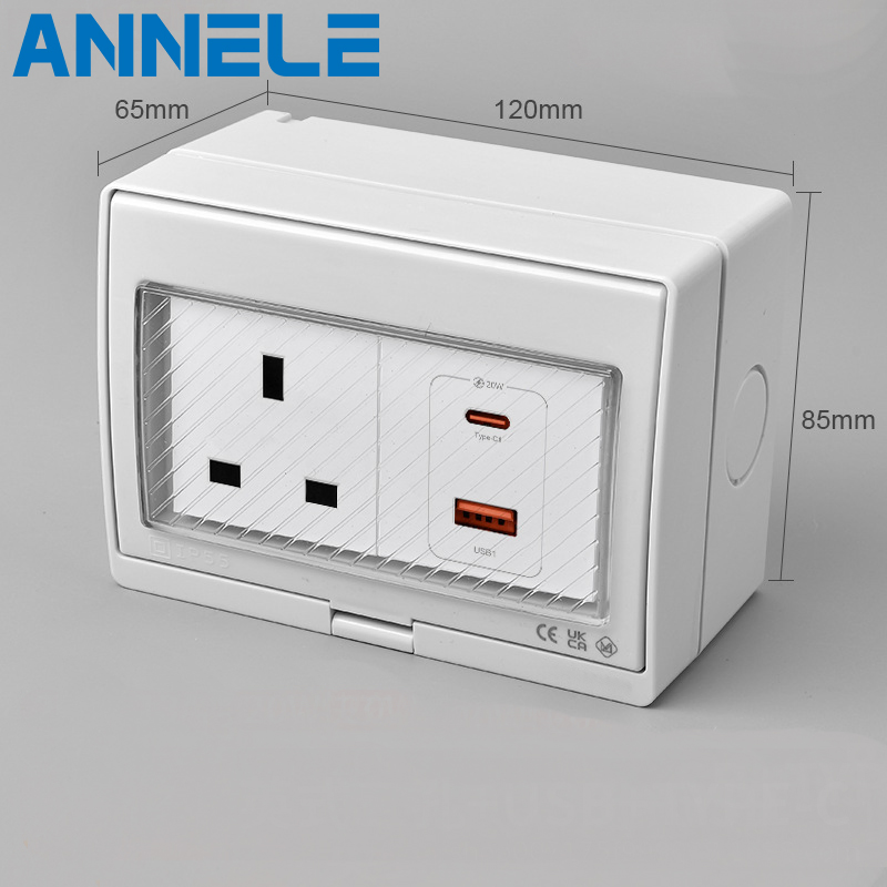 Revestido para o tempo Interruptor de parede protegido IP55 Tomada 2 Tomada de 2 gangues Switch+2