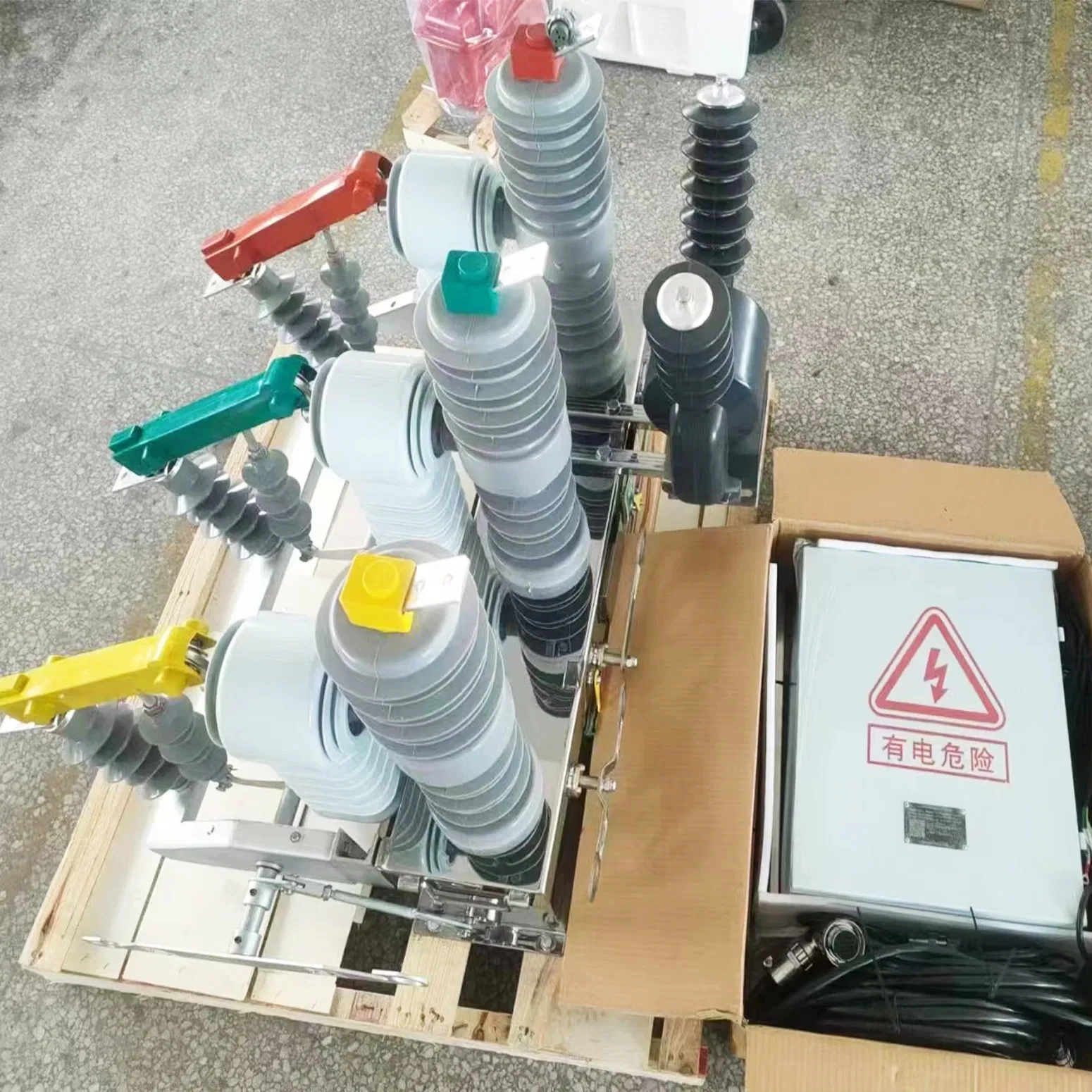 Disjuntores de Alta Tensão Convencionais Inteligentes Elétricos a Vácuo Recloser Automático Disjuntor