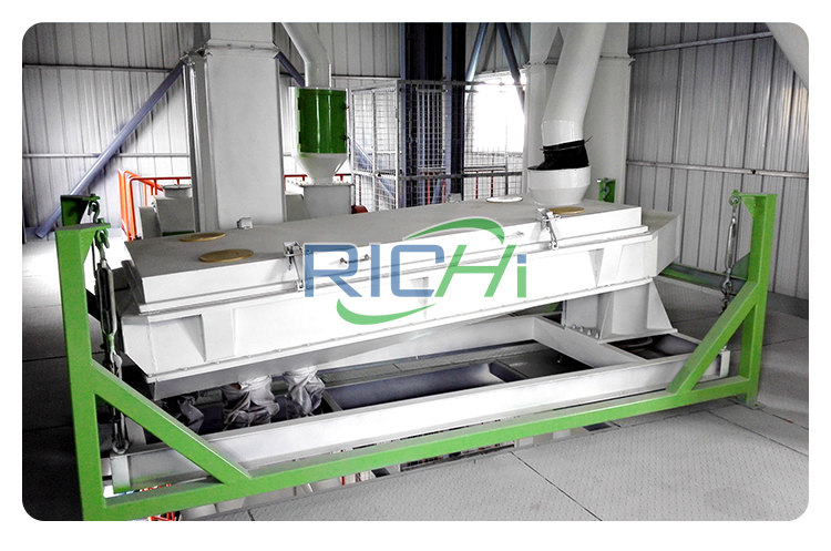 Customized 20-30T/H Complete Poultry Animal Cattle Chicken Feed Factory for Algeria Customer