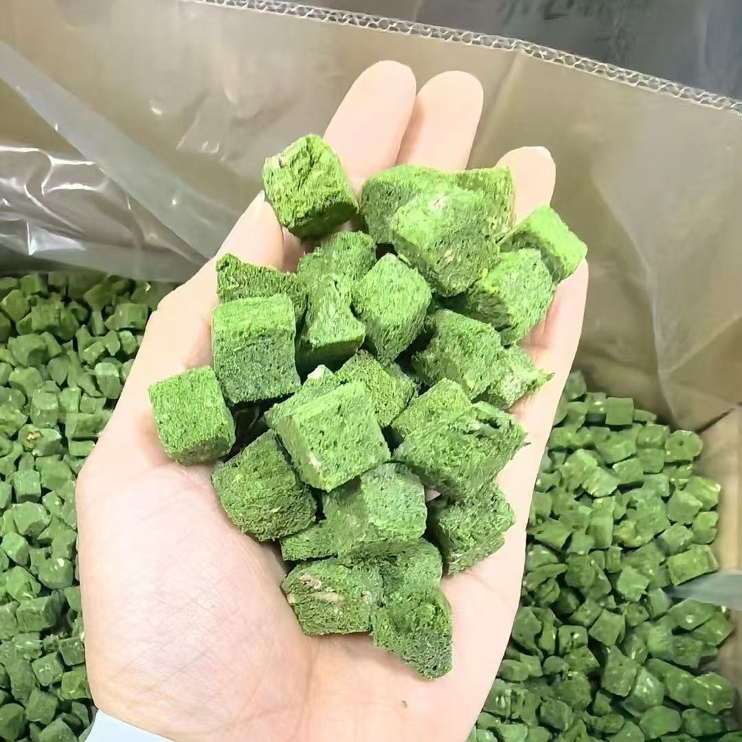 Freeze Dried Cat Grass &amp; Chicken Treats for Cats Natural Hairball Control &amp; Digestive Support High Protein Cat Snack Wholesale