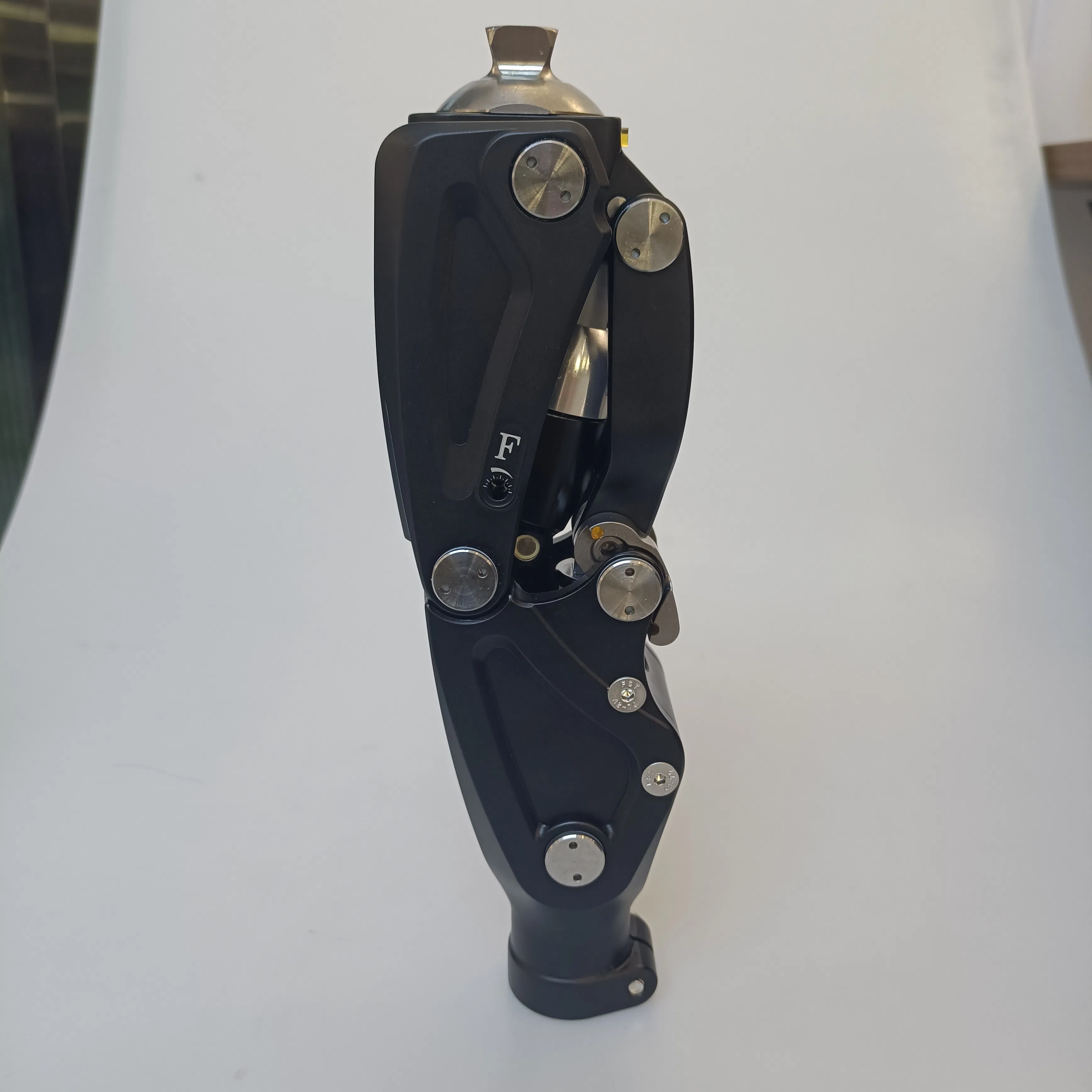 Innovative Knee Joint Replacement: High-Quality Mechanical Knee for Enhanced Mobility