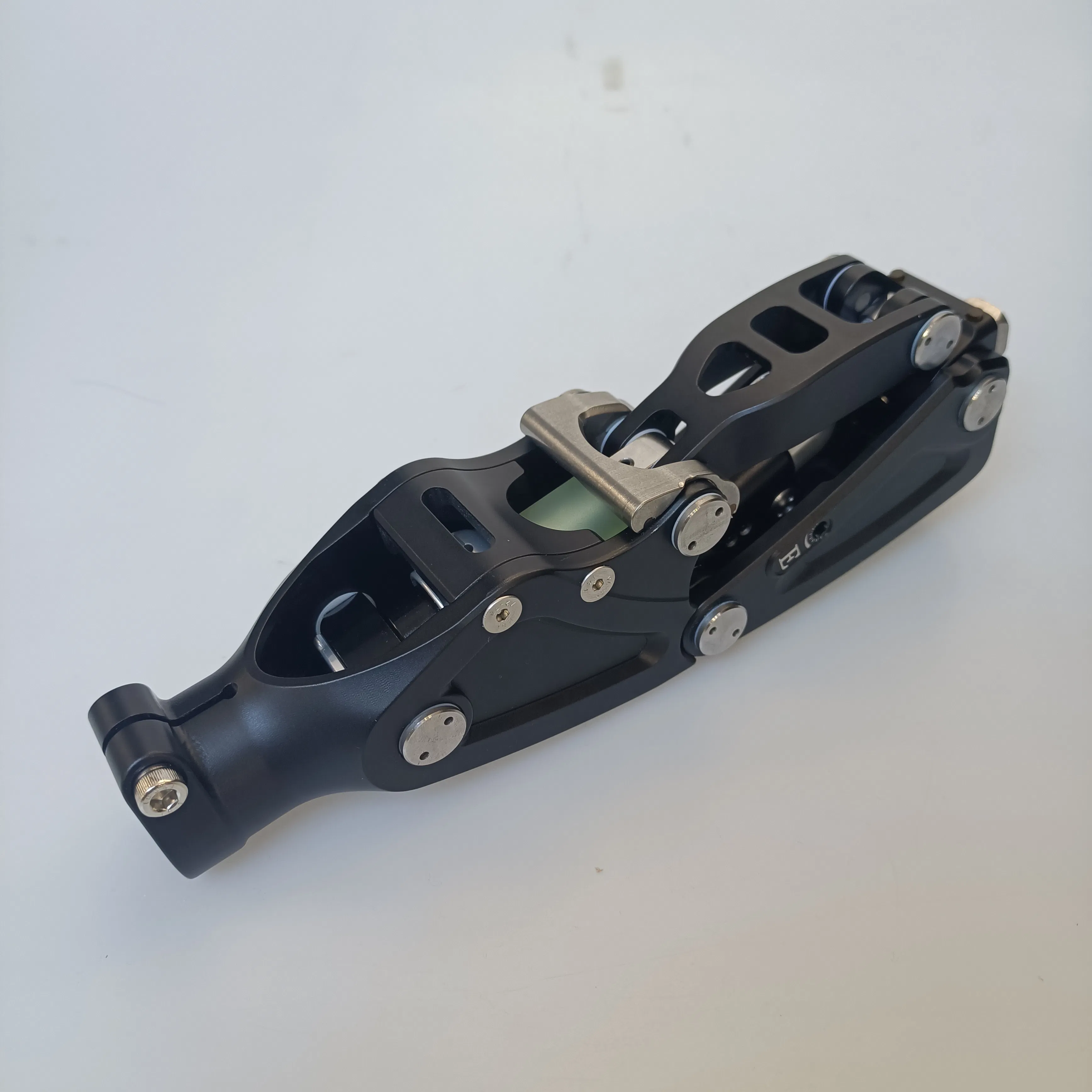 Innovative Knee Joint Replacement: High-Quality Mechanical Knee for Enhanced Mobility