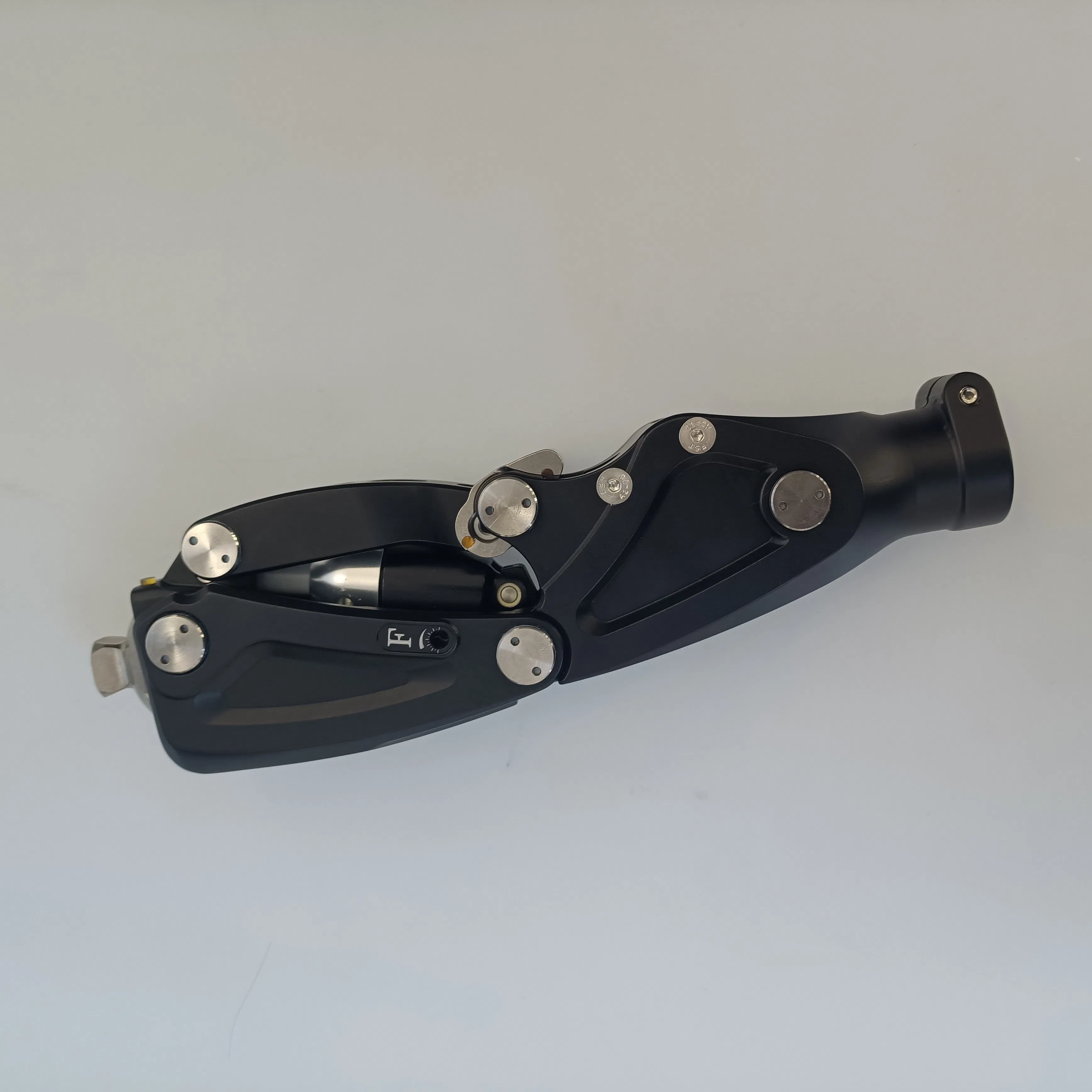 Innovative Knee Joint Replacement: High-Quality Mechanical Knee for Enhanced Mobility