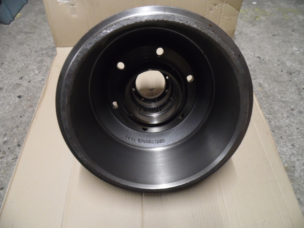 semi heavy duty truck front brake drum 6743561302 01647700A 6743560702 Diameter 308 mm for MERCEDES-BENZ LK/LN2