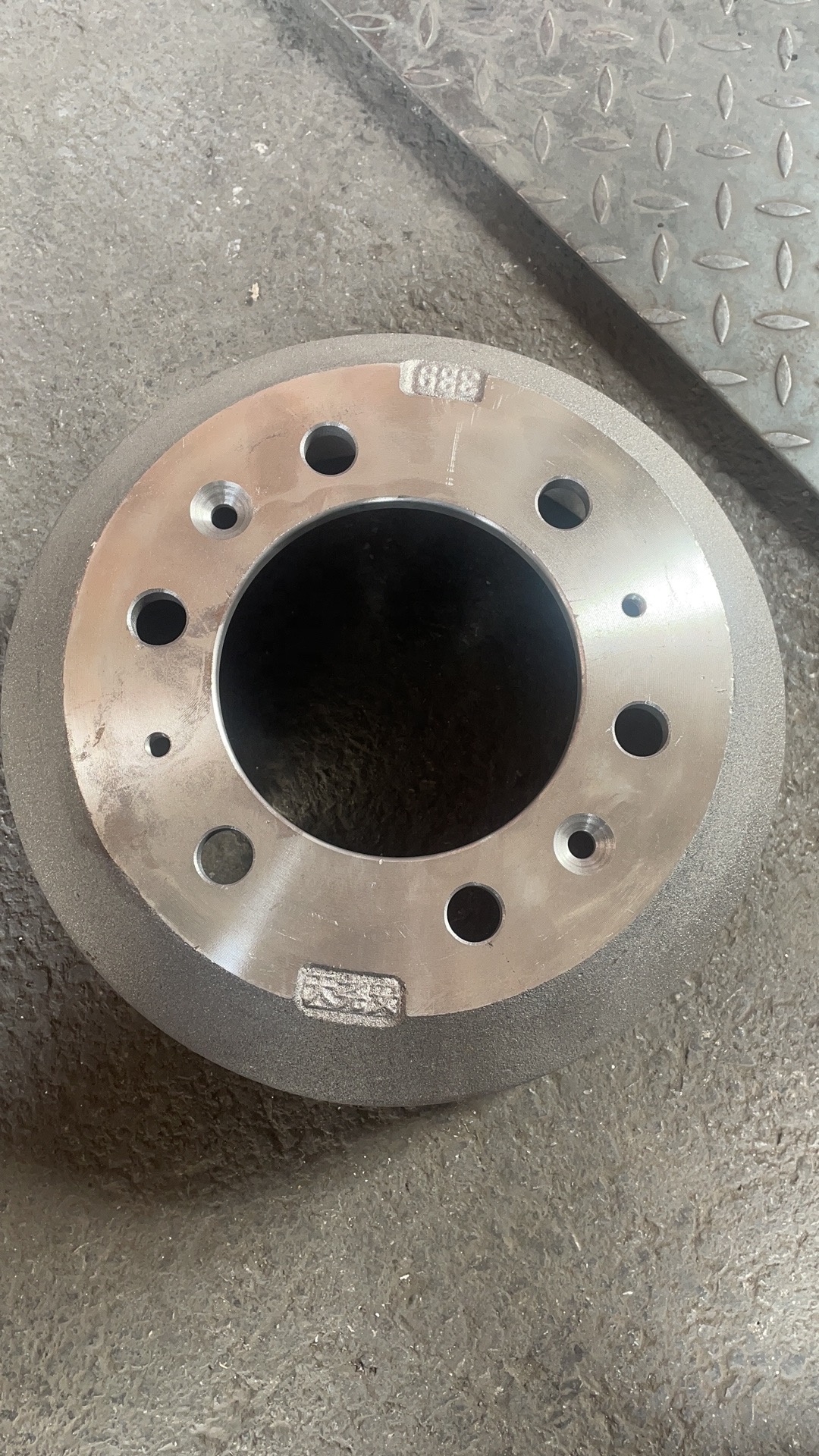 DZ9112340006 SHACMAN F2000 Rear Brake Drum