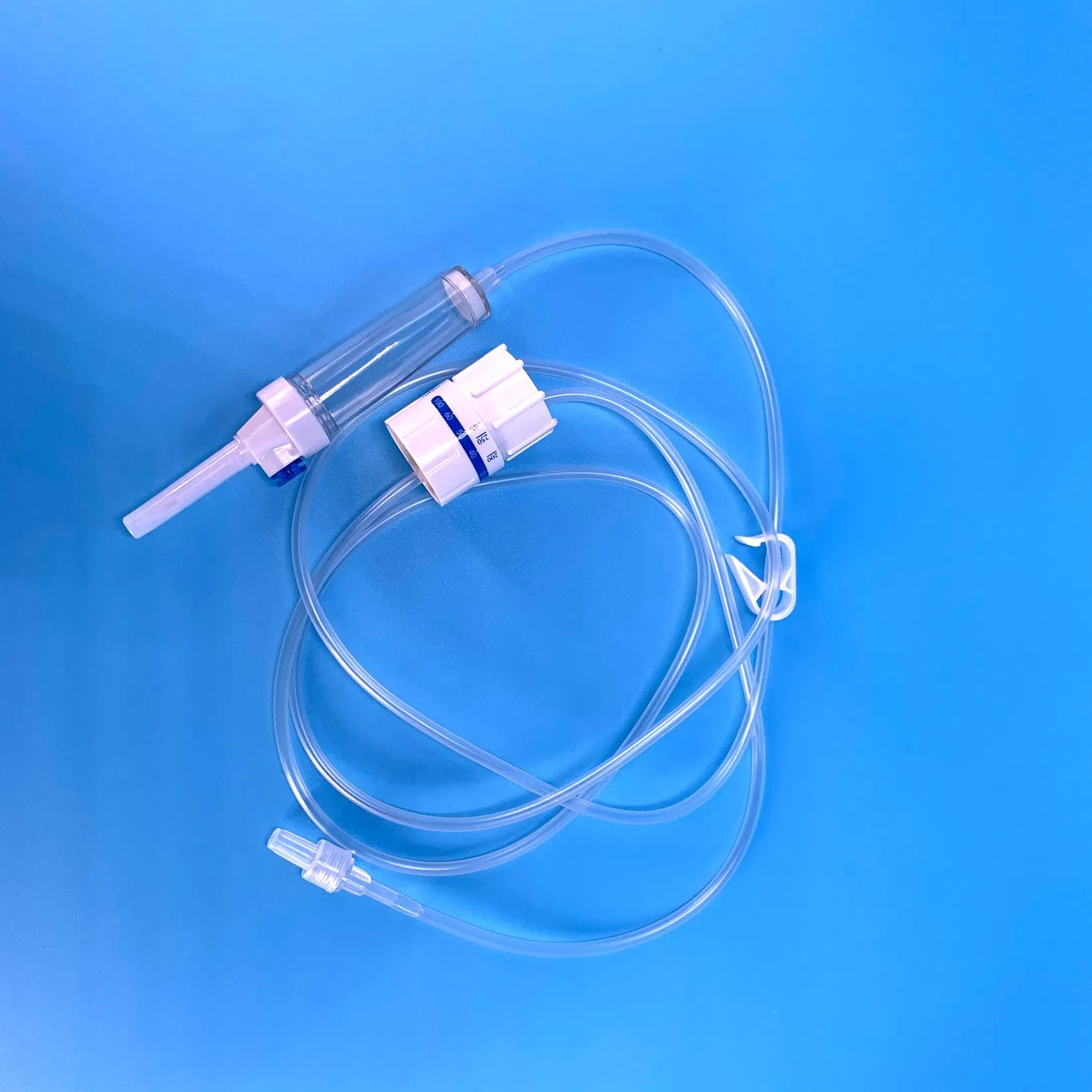 Conjunto de infusión médica desechable estéril de control de flujo de precisión con filtro
