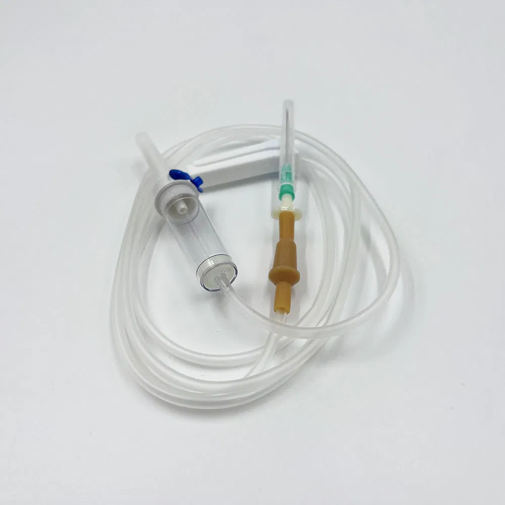 Conjunto de infusión desechable confiable con Luer Slip o Luer Lock para terapia intravenosa eficiente
