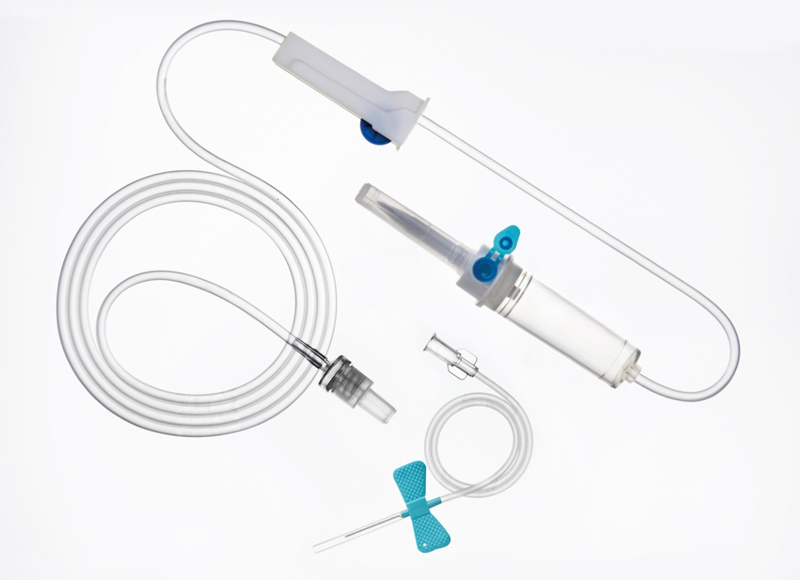 Conjunto de infusión intravenosa desechable médica con regulador de flujo