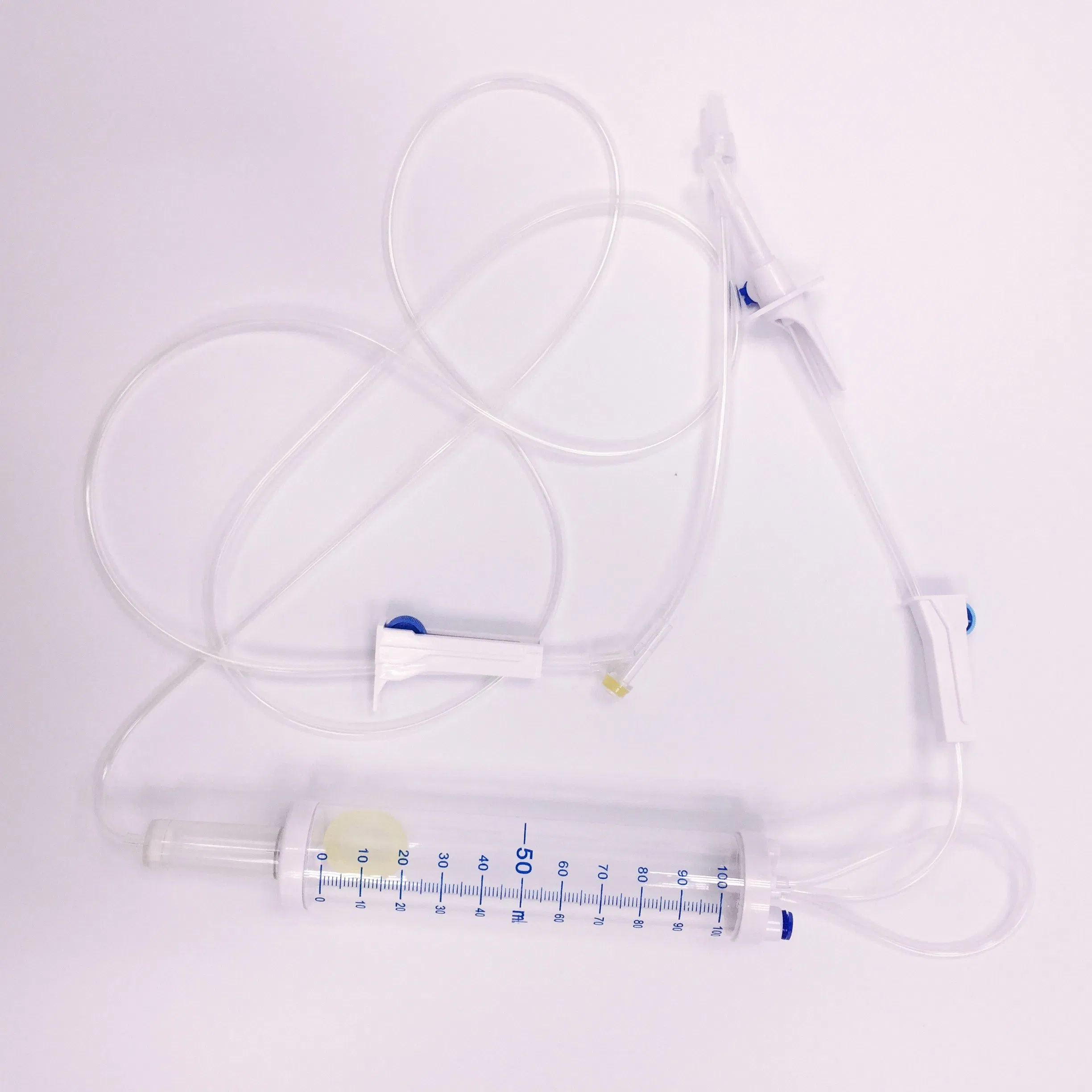 Conjunto de infusión pediátrica con bureta para la entrega segura y precisa de fluidos en bebés y niños