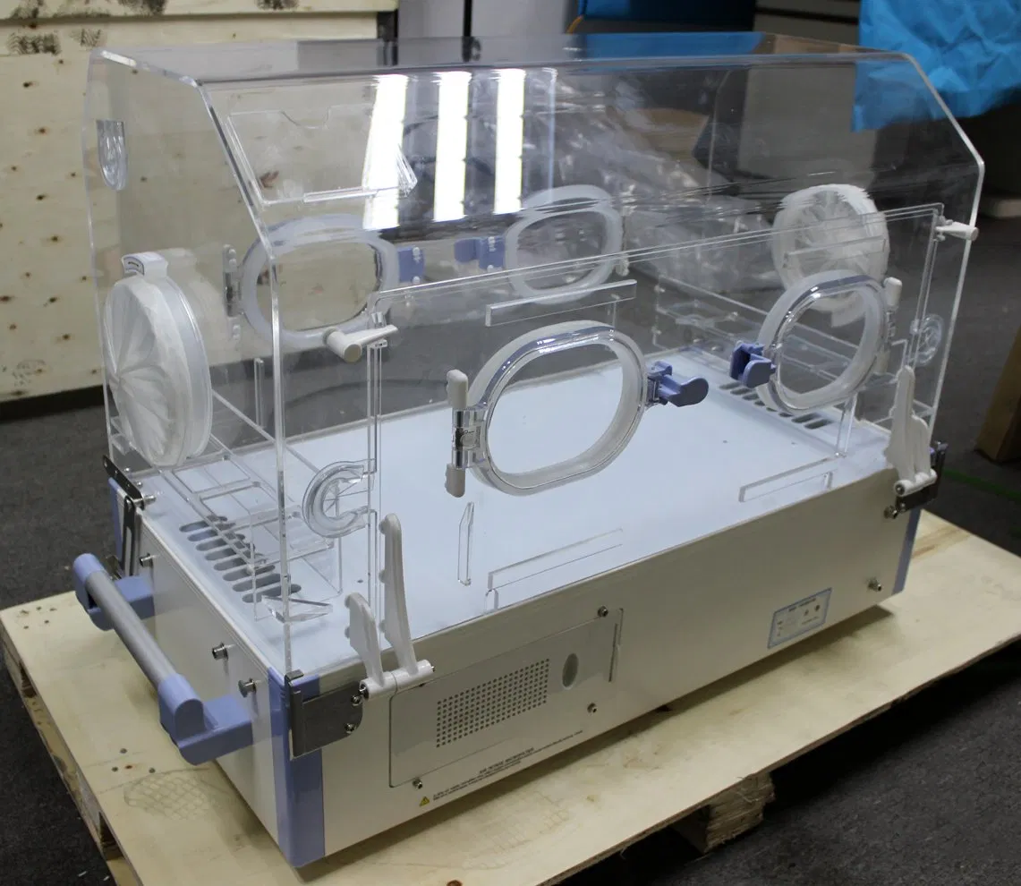 Incubadora neonatal para bebés en hospital, equipo de cuidados en la unidad de cuidados intensivos neonatales