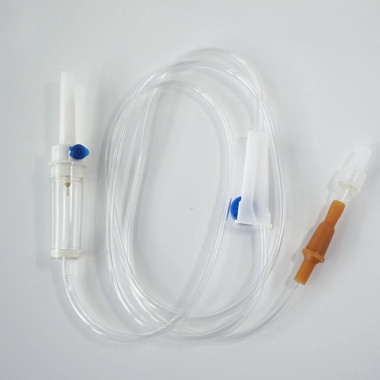 Juego de infusión médica estéril desechable con aguja