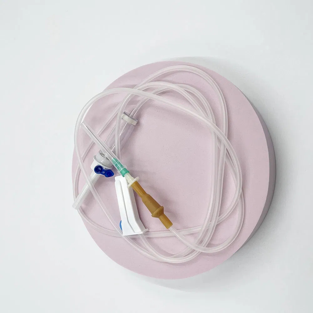 Conjunto de infusión desechable confiable con Luer Slip o Luer Lock para terapia intravenosa eficiente