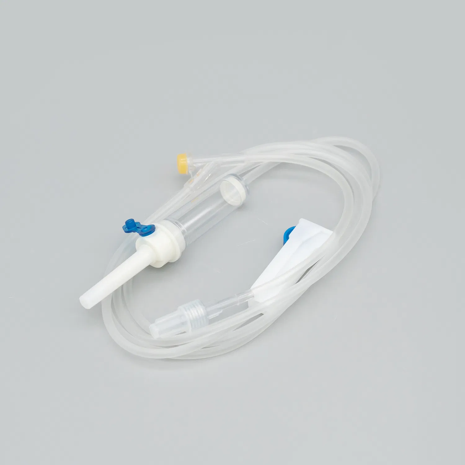 Juego de infusión desechable médico con aguja, cámara de goteo con filtro y conector en Y