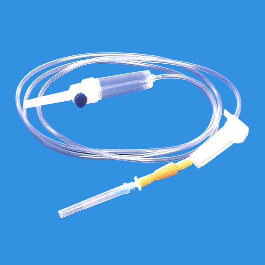 Proveedor chino juego de infusión IV desechable con pico de metal, suero, filtro de precisión para venas, sangre, set médico de infusión IV