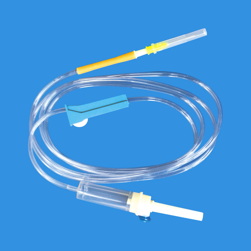 Proveedor chino juego de infusión IV desechable con pico de metal, suero, filtro de precisión para venas, sangre, set médico de infusión IV